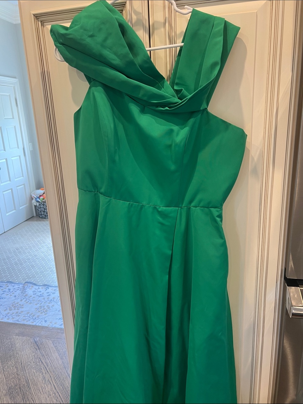 Elegant Emerald Green One-Shoulder Wedding Dress